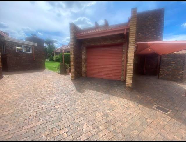 2 BEDROOM TOWNHOUSE FOR SALE IN AERORAND